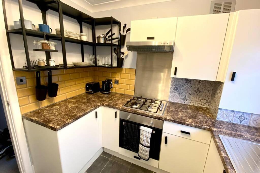 Spacious 2 Bed Apt Sleeps 4 Near Bournemouth Beach Exteriör bild